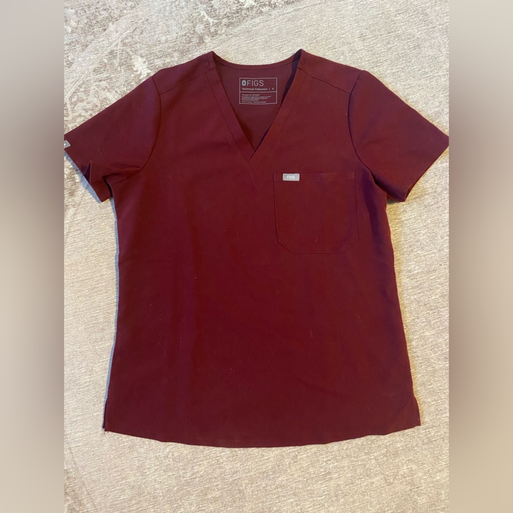 Size small Figs Catarina One pocket scrub top Burgundy